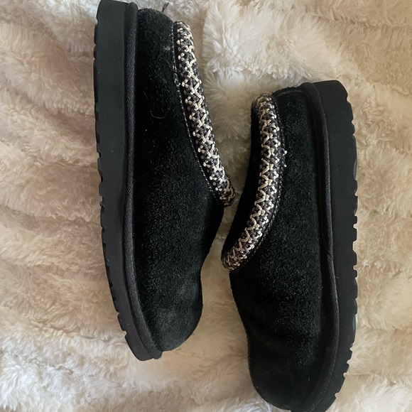 Girls’ kids’ size 4 Ugg Australia Black Tasman slip on sheepskin slippers - Picture 6 of 8